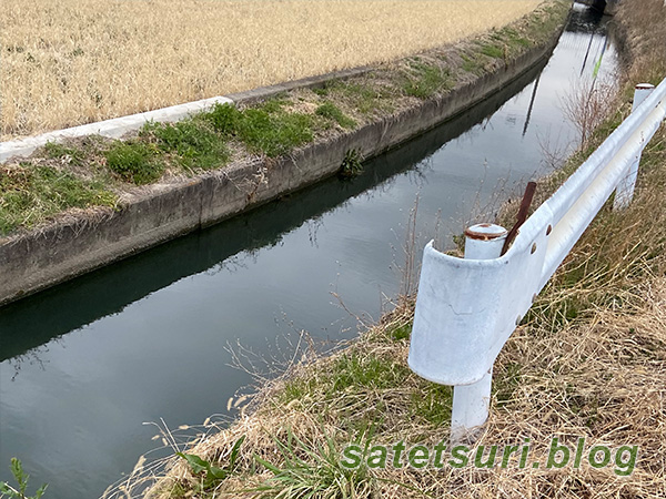 埼玉の田んぼによくあるコンクリ水路