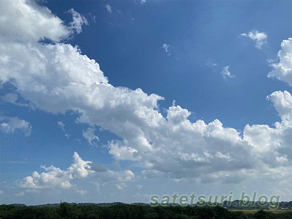 雷魚釣りらしい青空